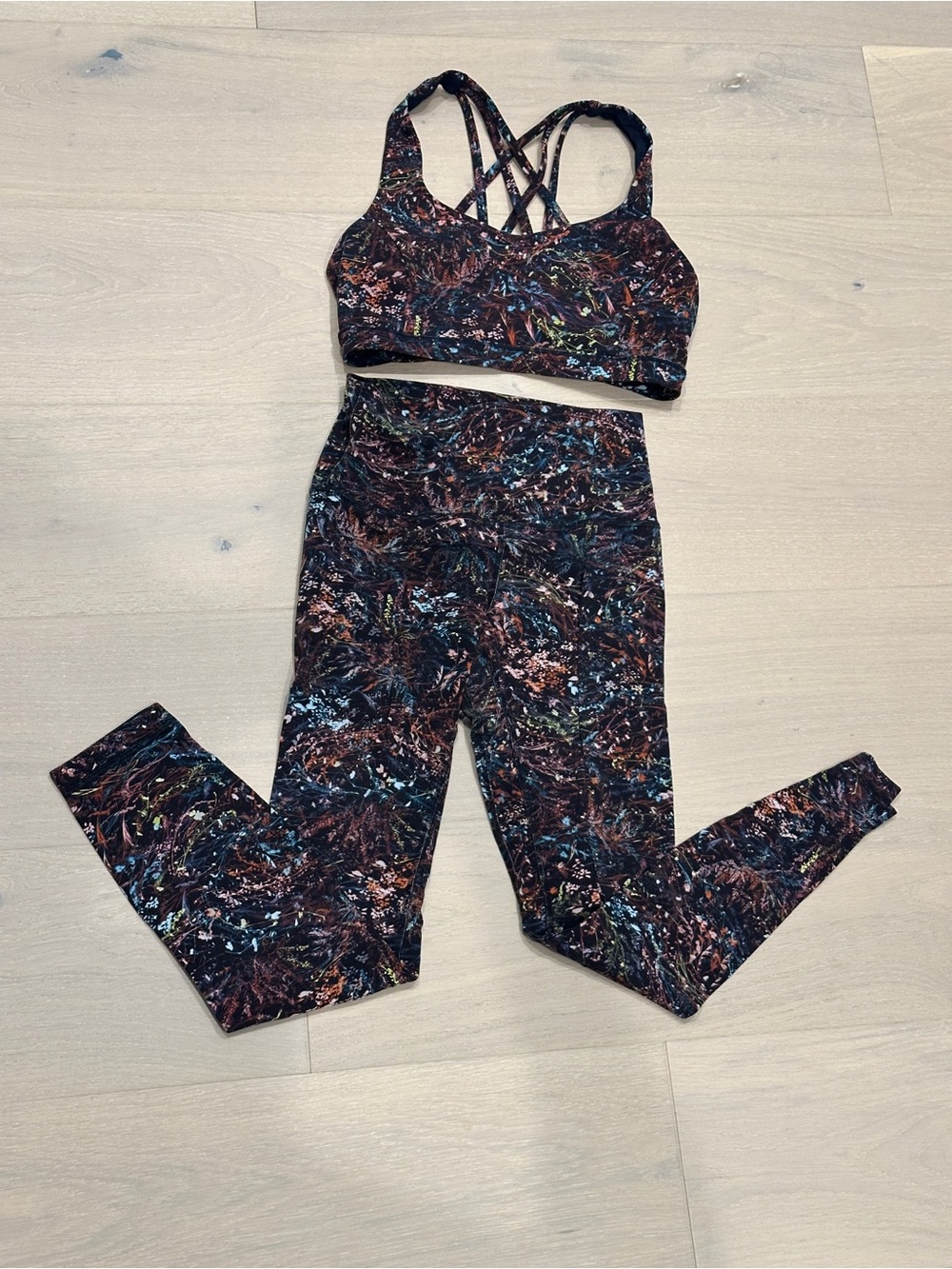 Lululemon High-Waist Leggings & Crisscross Sports Bra Set - Multicolor